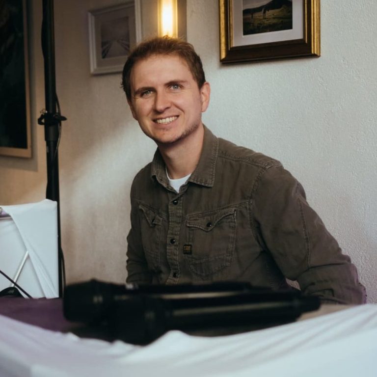 Porträt von Tobias Branovics – DJ Brano
